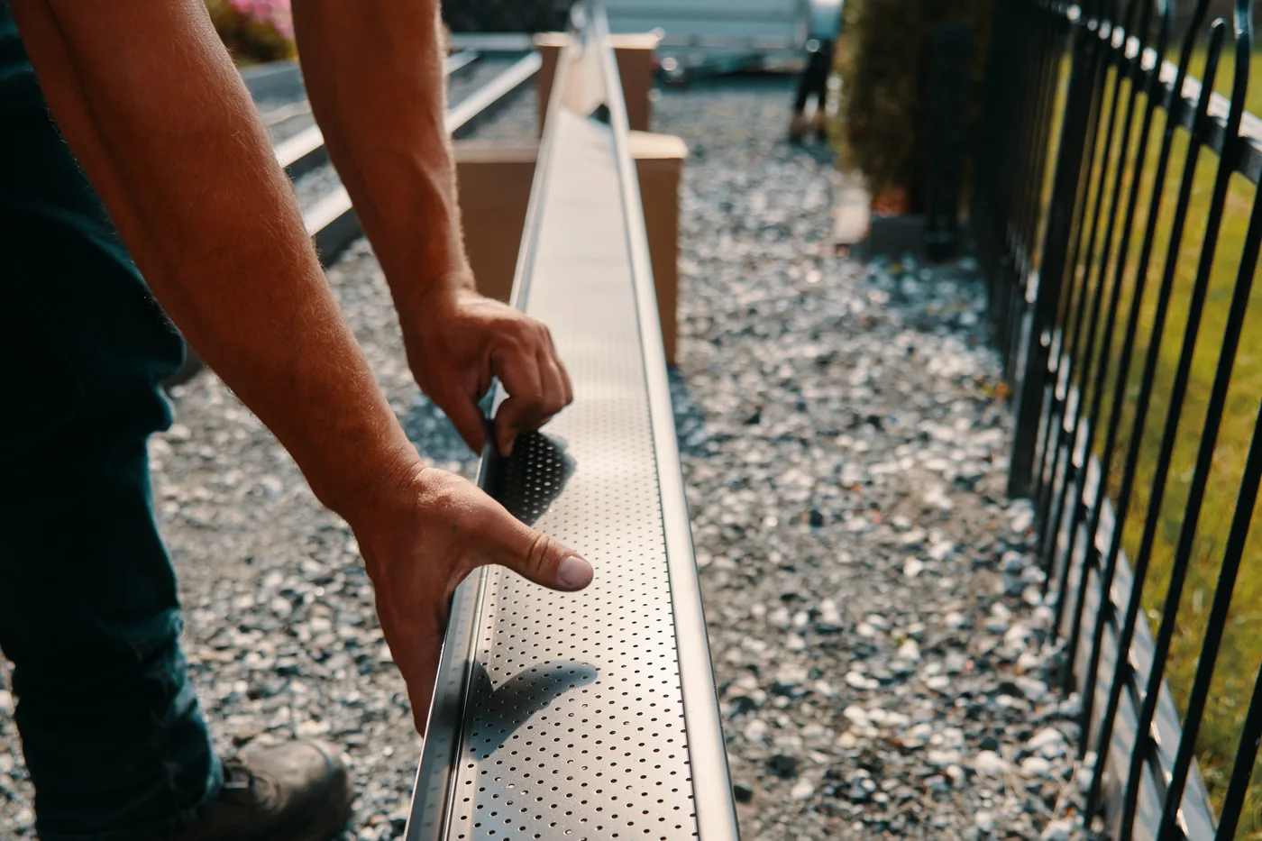 Installation de gouttières adaptée à votre maison par notre équipe locale